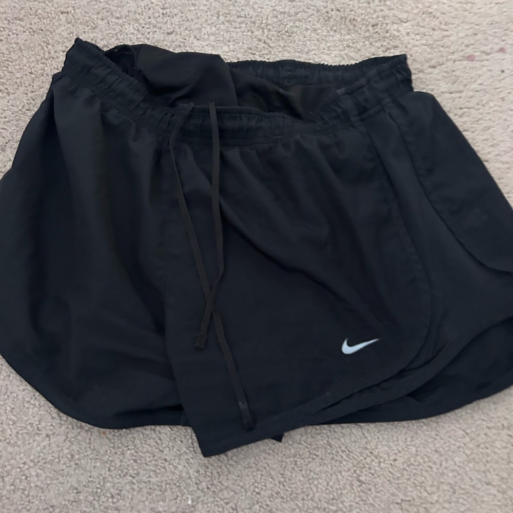 Nike Black Athletic Shorts Lightweight Breathable Design
